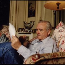 A la información por la novela